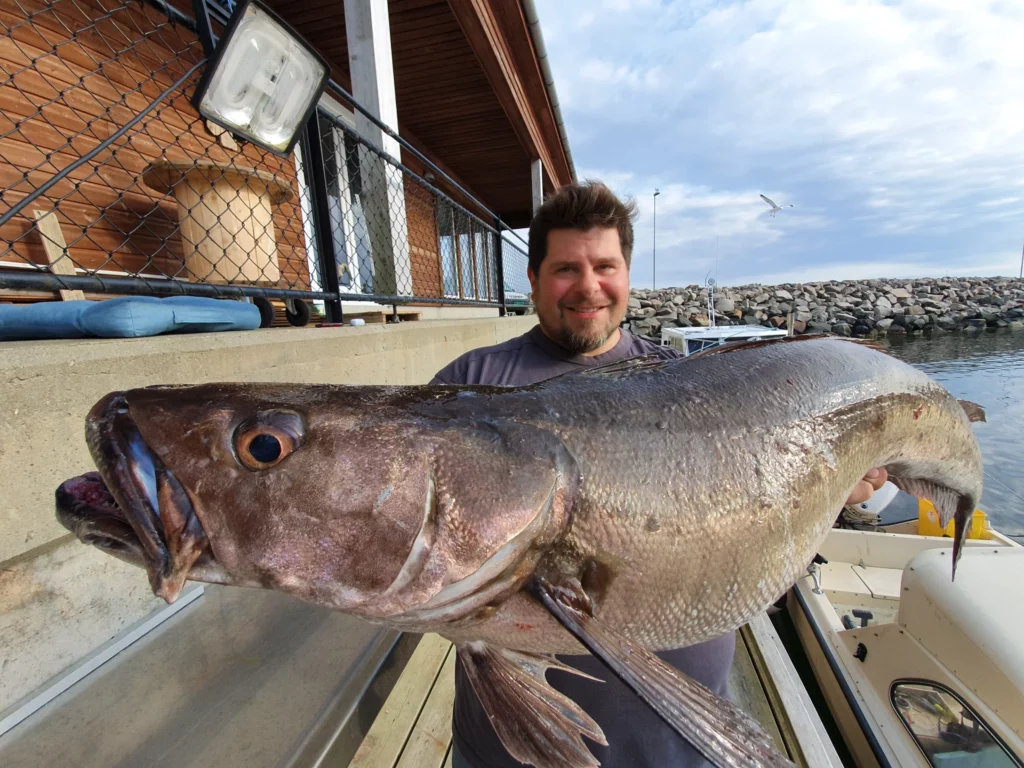 Unsere glücklichen Angler zum Ferienhaus LAUVØY FERIESENTER APARTMENT 2A – 3A