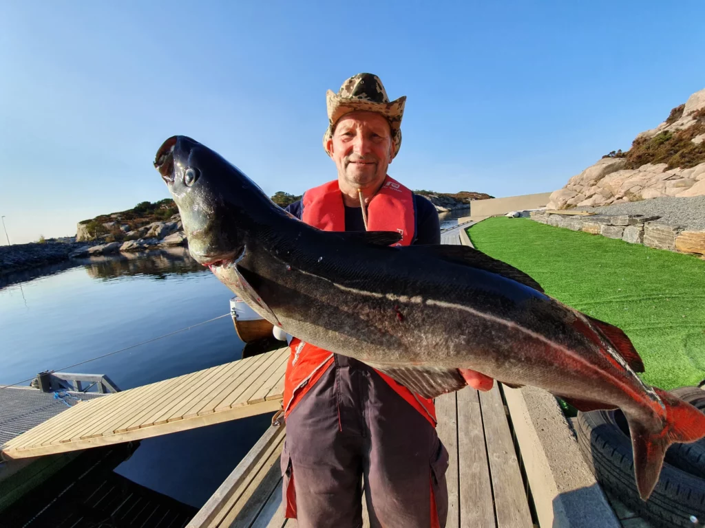 Unsere glücklichen Angler zum Ferienhaus LAUVØY FERIESENTER APARTMENT 2A – 3A