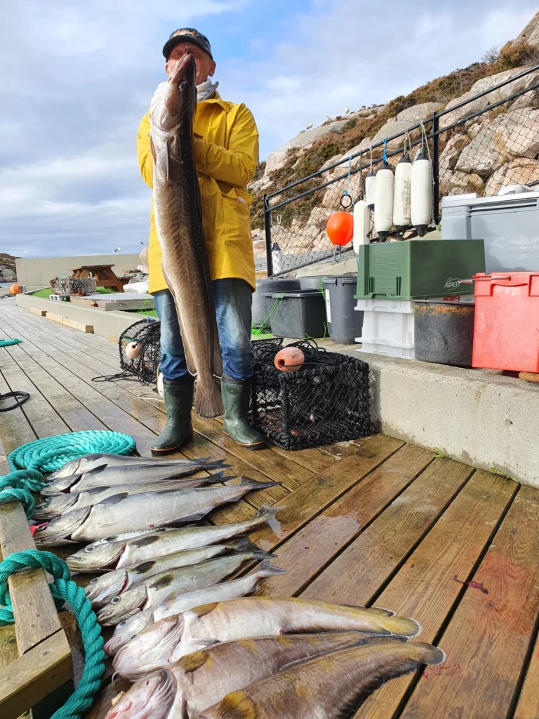 Unsere glücklichen Angler zum Ferienhaus LAUVØY FERIESENTER APARTMENT 2A – 3A