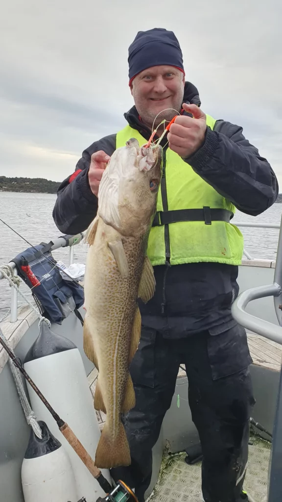 Unsere glücklichen Angler zum Ferienhaus LAUVØY FERIESENTER APARTMENT 2A – 3A