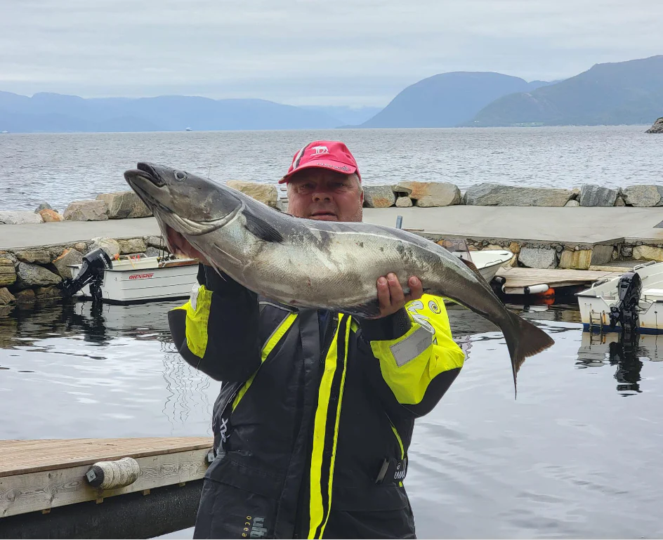 Unsere glücklichen Angler zum Ferienhaus Sognefjord Panorama Studio 6 Pers.