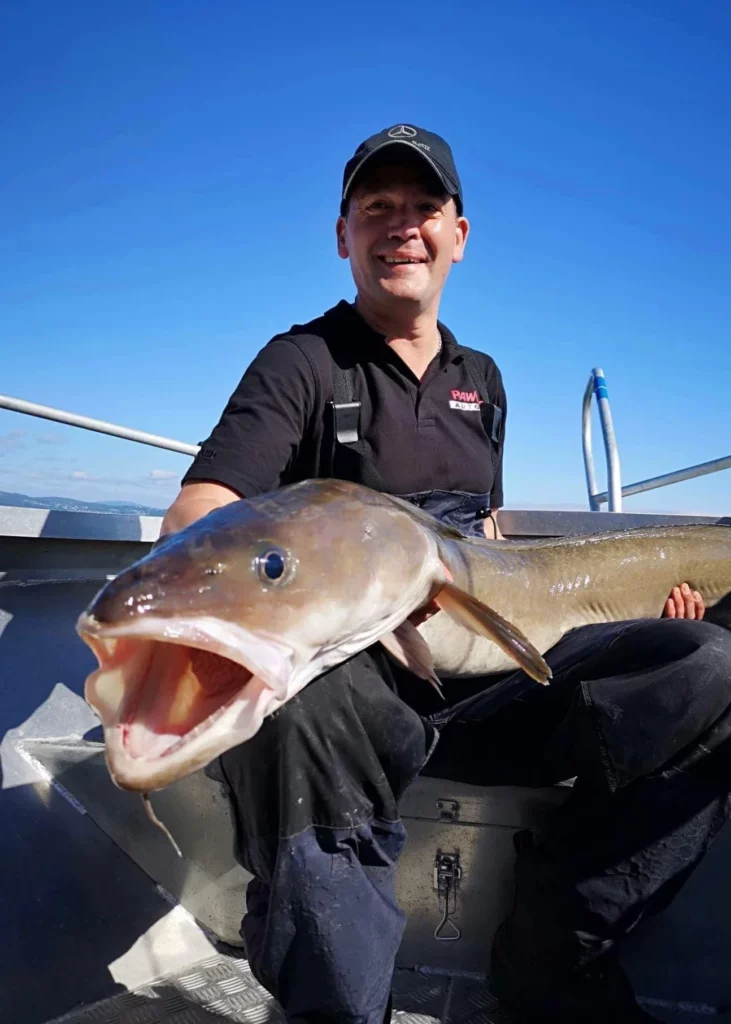 Unsere glücklichen Angler zum Ferienhaus Hindrum Fjord Senter 10 Per.