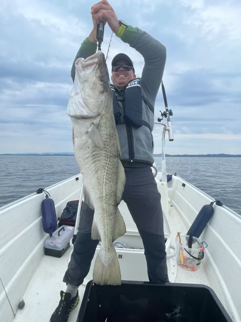 Unsere glücklichen Angler zum Ferienhaus Bømlo Fishing Adventure
