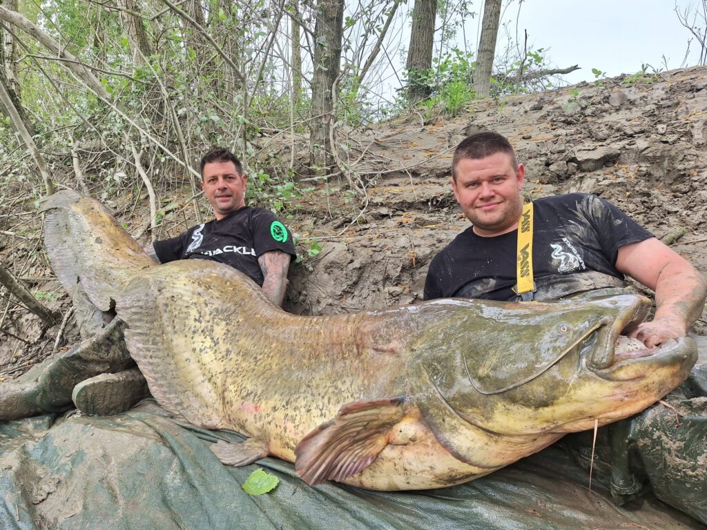 Unsere glücklichen Angler zum Ferienhaus Italien Wels Guiding Tour