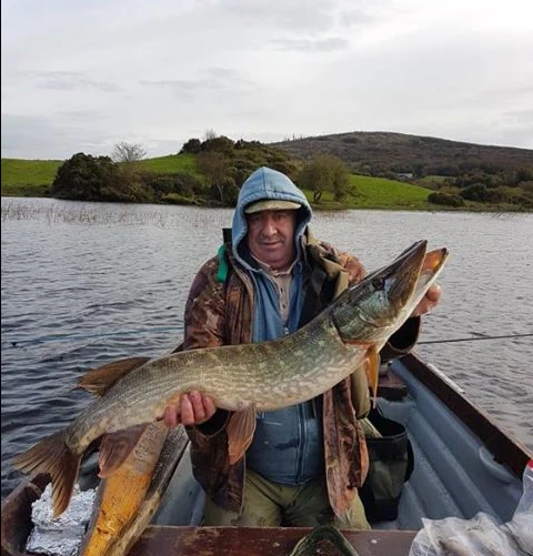 Unsere glücklichen Angler zum Ferienhaus Pike Fishing Lodge 4 Personen