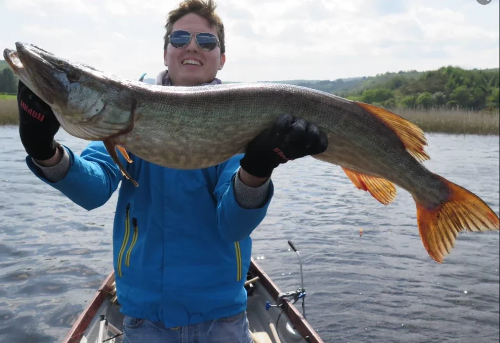 Unsere glücklichen Angler zum Ferienhaus Pike Fishing Lodge 4 Personen