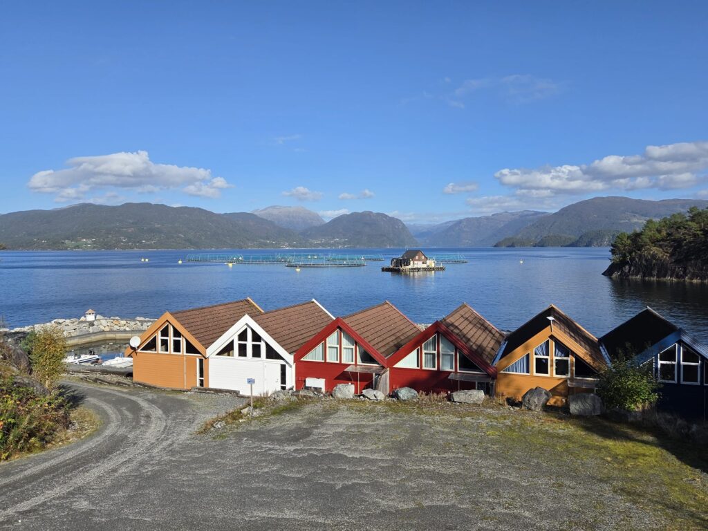 Skanevik Fjordblick Rot links