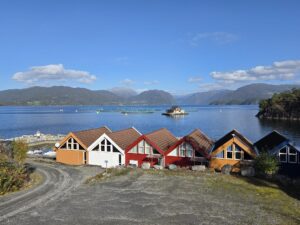 Skanevik Fjordblick Rot links