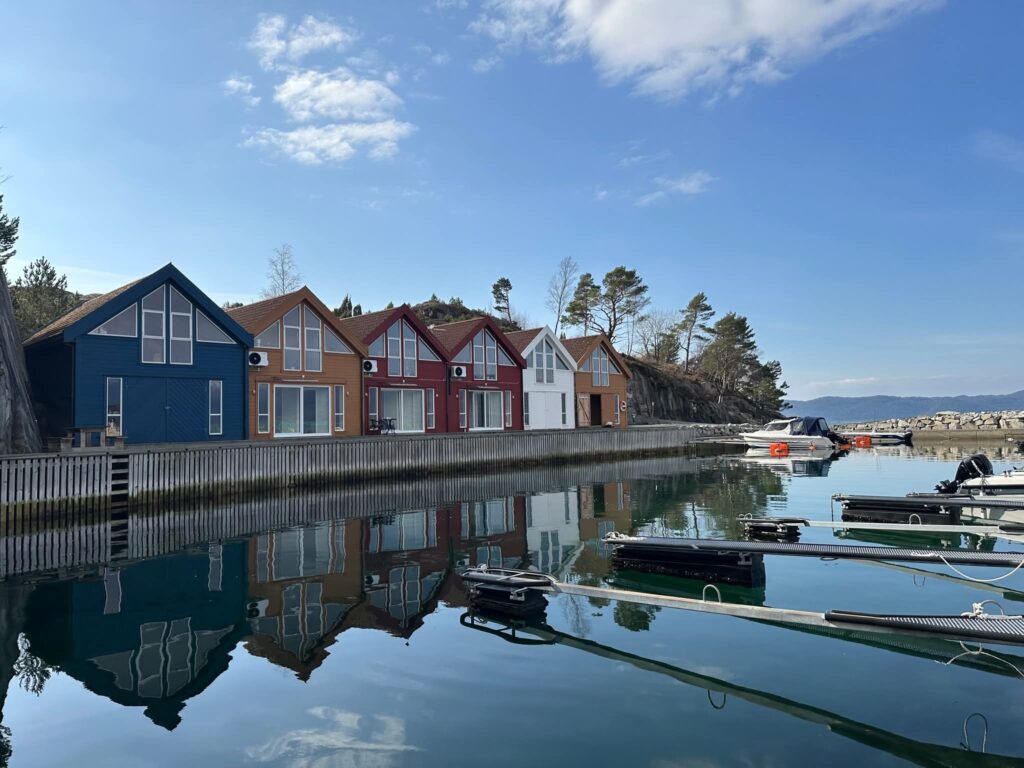 Skanevik Fjordblick Rot links