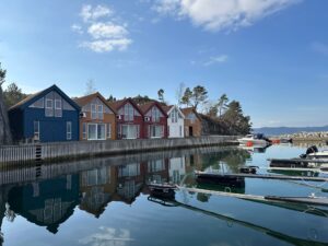 Skanevik Fjordblick Rot links