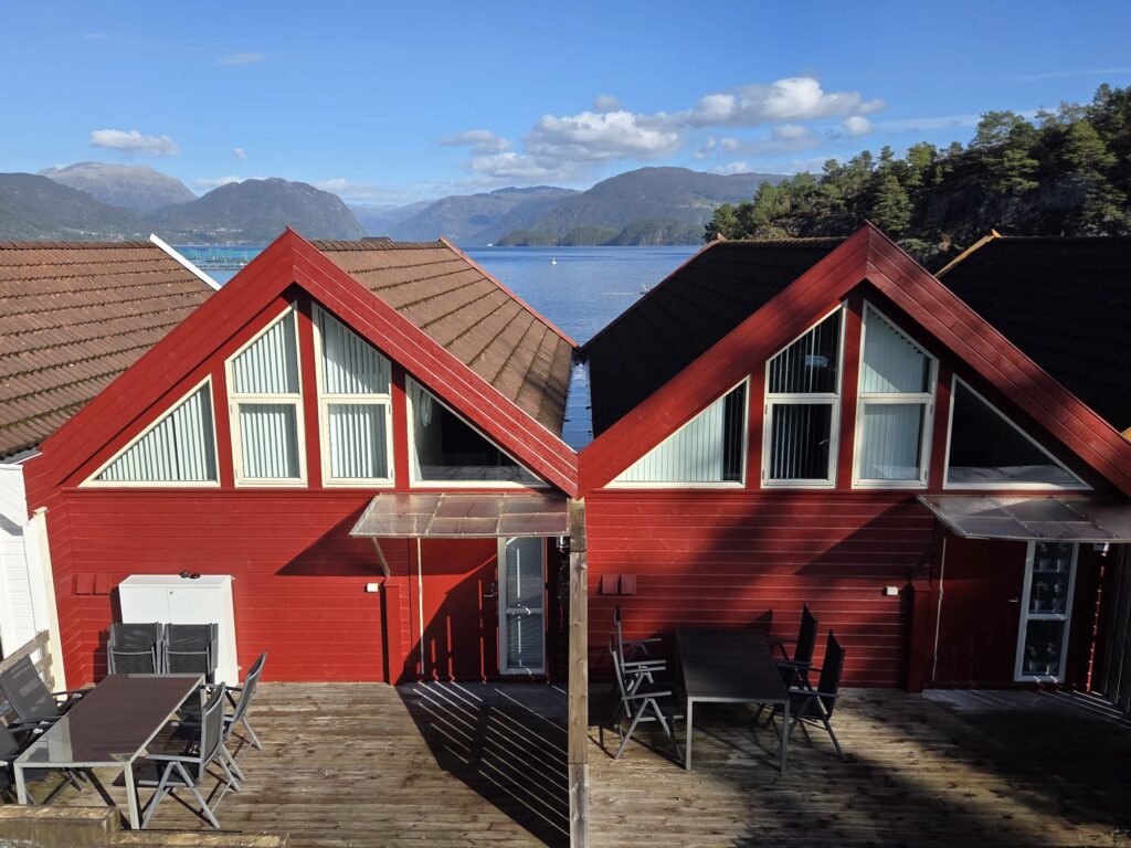 Skanevik Fjordblick Rot links