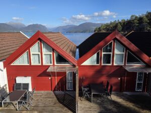 Skanevik Fjordblick Rot links